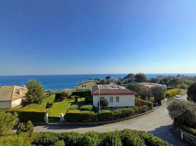 Appartamento in vendita a Varazze
