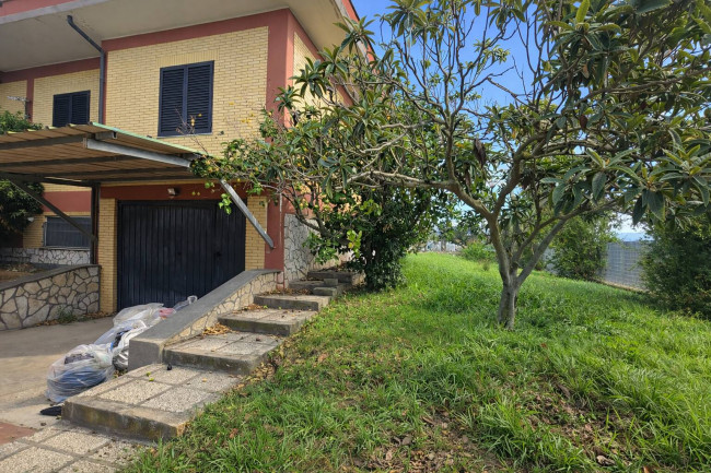 Villa in vendita a Aprilia