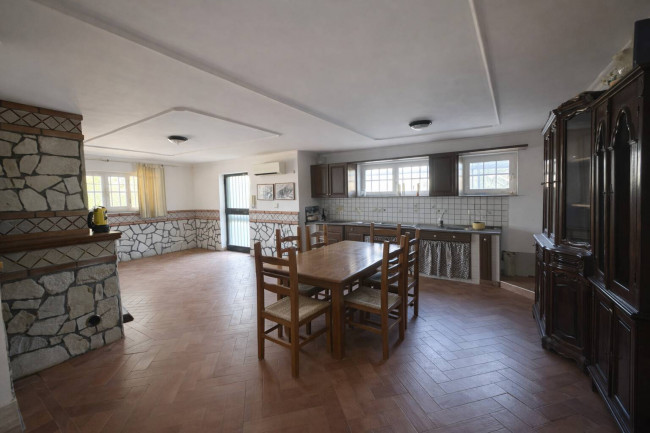 Villa in vendita a Aprilia