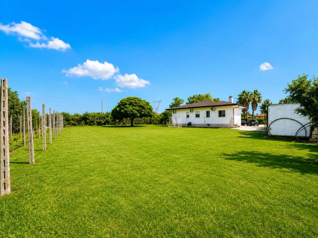 Villa in vendita a Latina