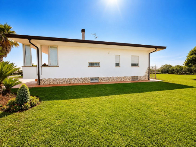 Villa in vendita a Latina