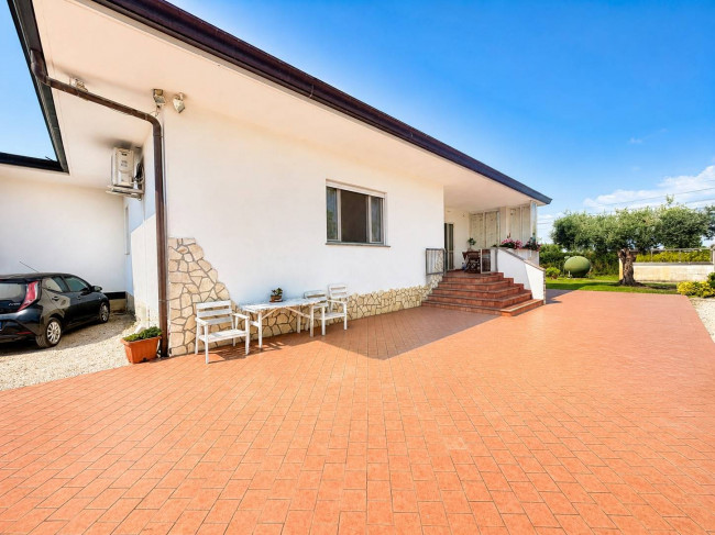 Villa in vendita a Latina