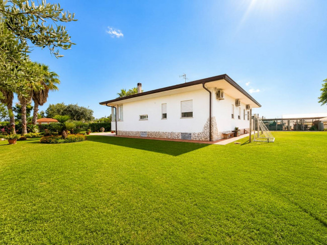 Villa in vendita a Latina