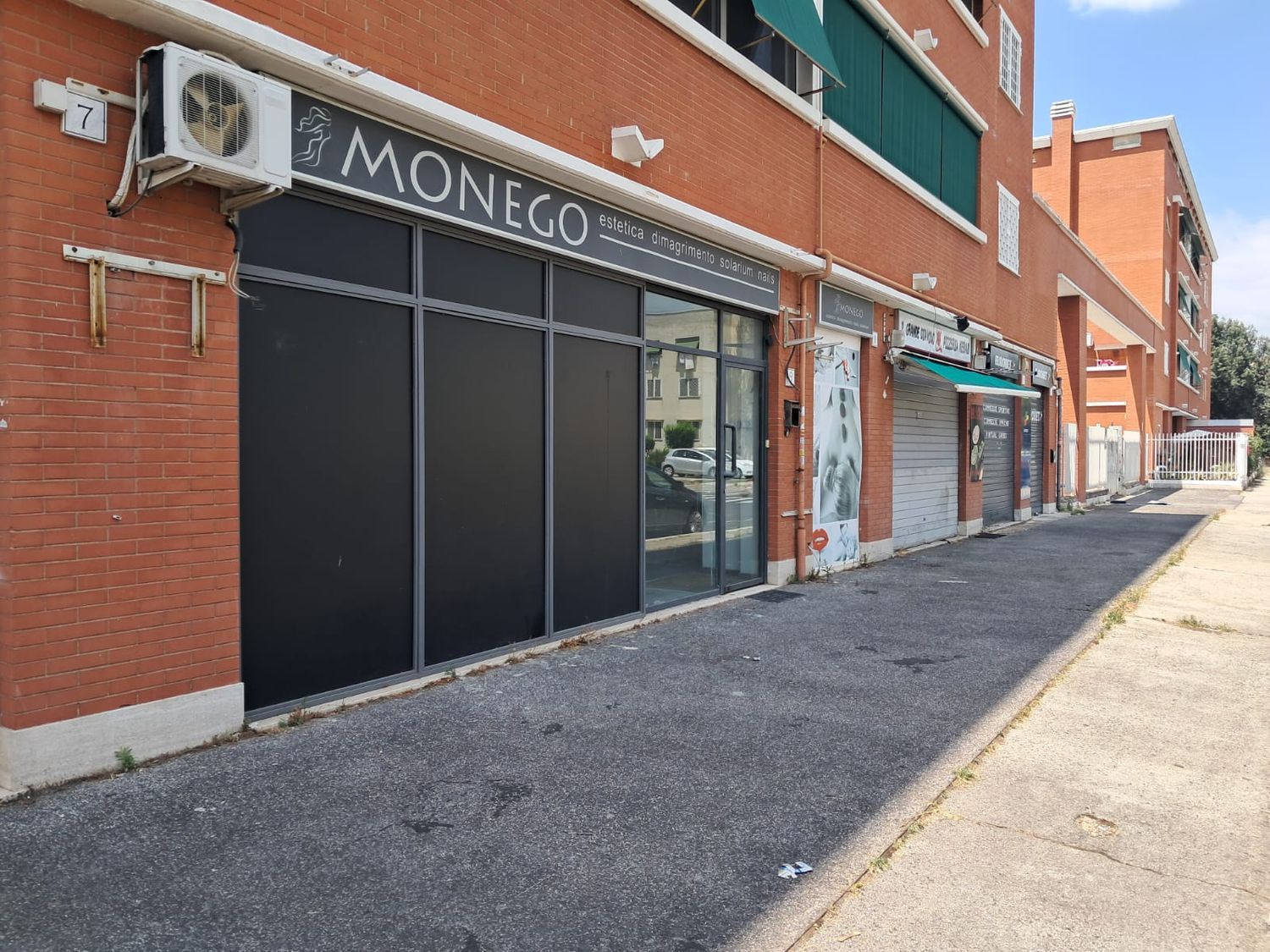 Locale commerciale in affitto a Roma