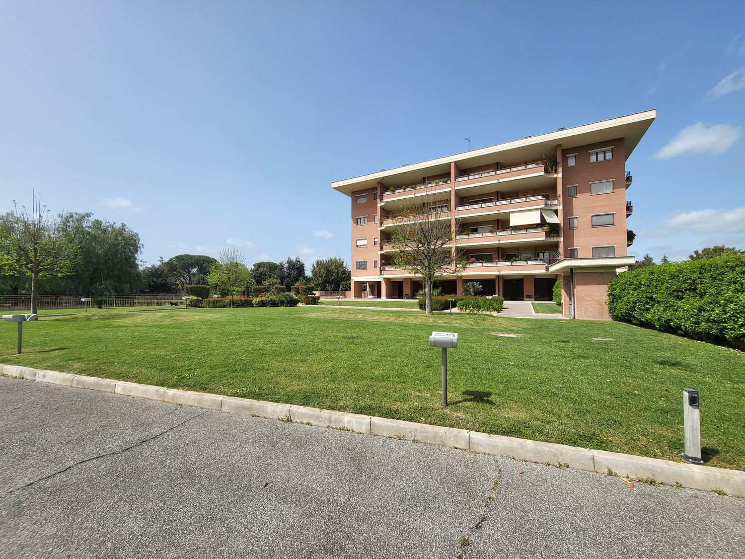 Box o garage in vendita a Roma