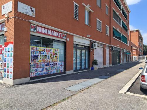 Locale commerciale in affitto a Roma