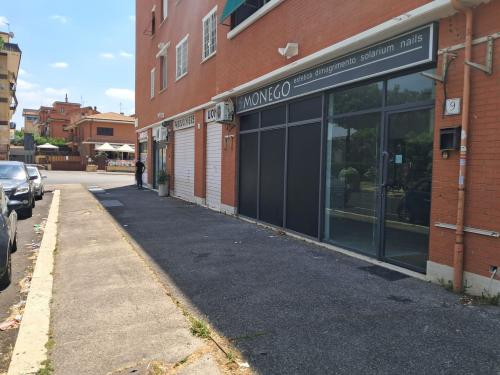 Locale commerciale in affitto a Roma