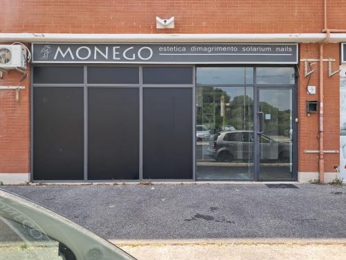 Locale commerciale in affitto a Roma