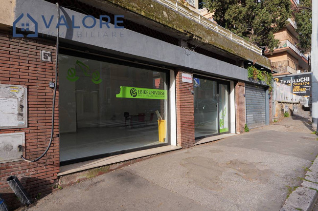 Locale commerciale in affitto a Roma