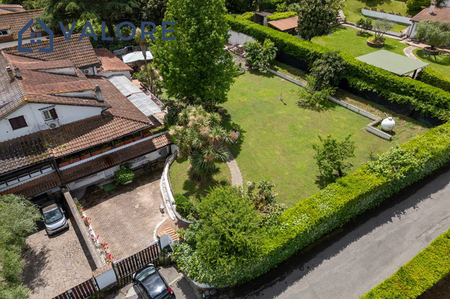 Villa bifamiliare in vendita a Formello