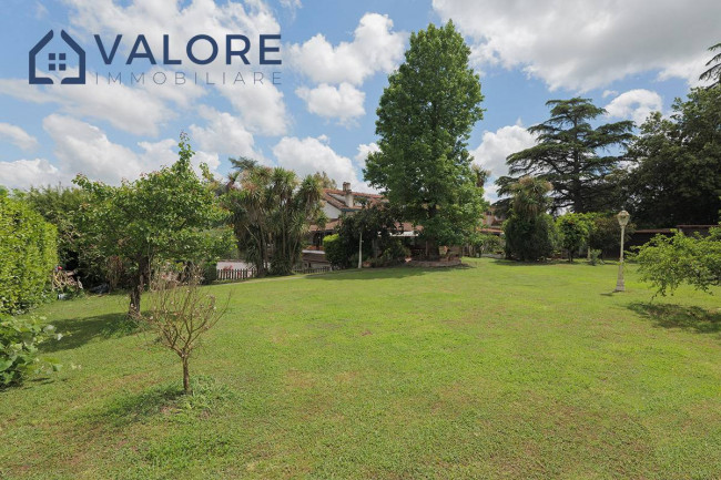 Villa bifamiliare in vendita a Formello