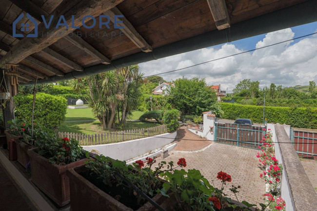 Villa bifamiliare in vendita a Formello