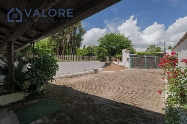 Villa bifamiliare in vendita a Formello