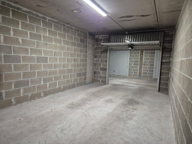 Box o garage in affitto a Roma
