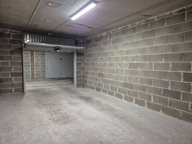 Box o garage in affitto a Roma