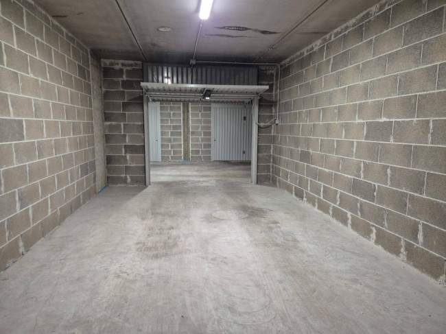 Box o garage in affitto a Roma