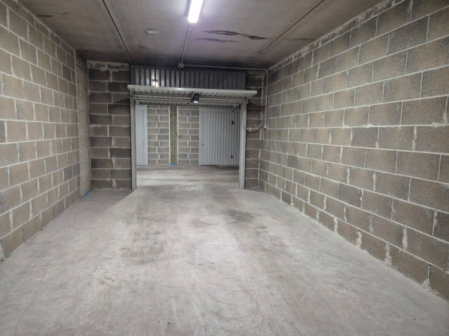 Box o garage in affitto a Roma