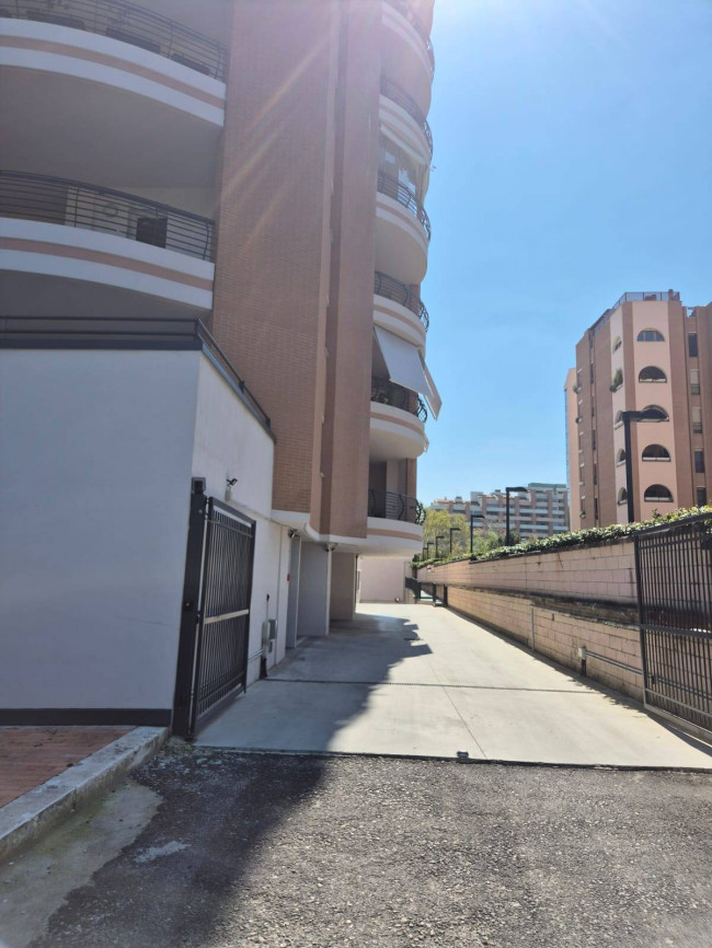 Box o garage in affitto a Roma