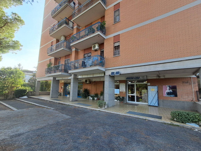 Locale commerciale in affitto a Roma