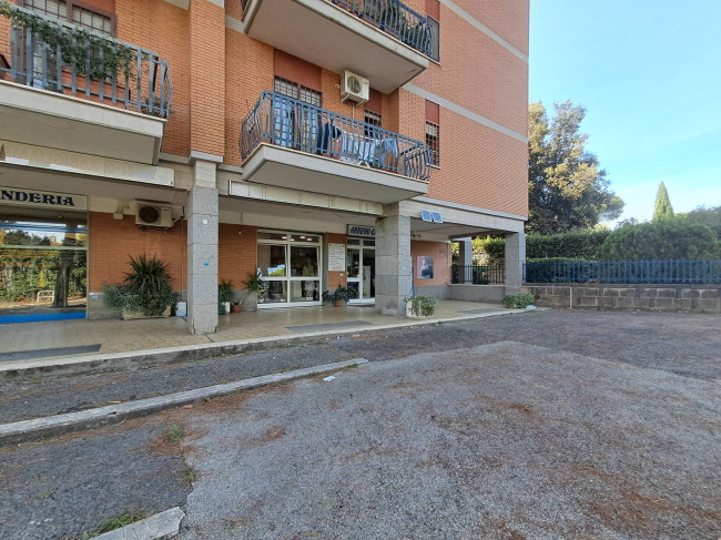 Locale commerciale in affitto a Roma