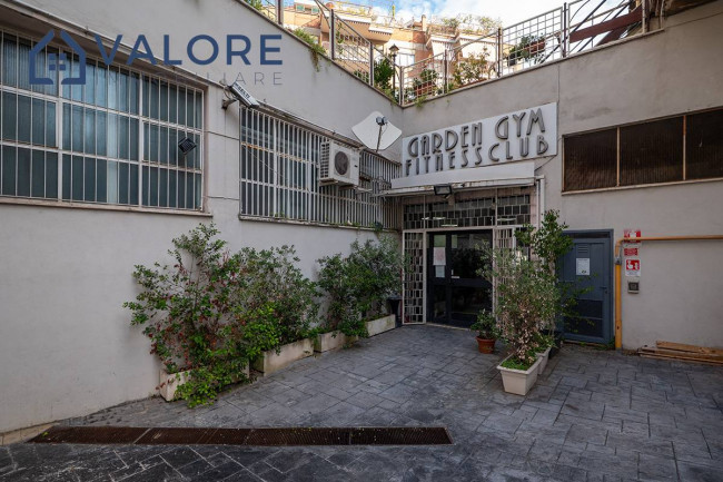 Locale commerciale in vendita a Roma
