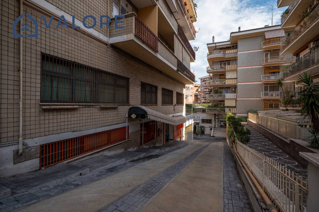 Locale commerciale in vendita a Roma