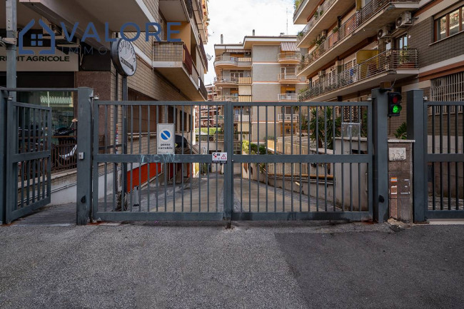 Locale commerciale in vendita a Roma
