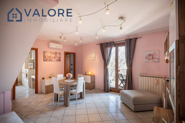 Appartamento su due livelli in vendita a Roma