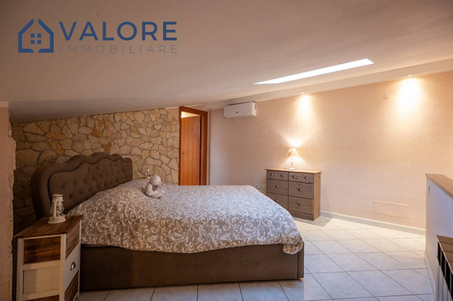 Appartamento su due livelli in vendita a Roma