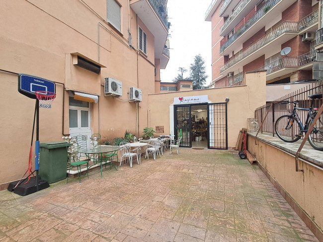 Locale commerciale in vendita a Roma