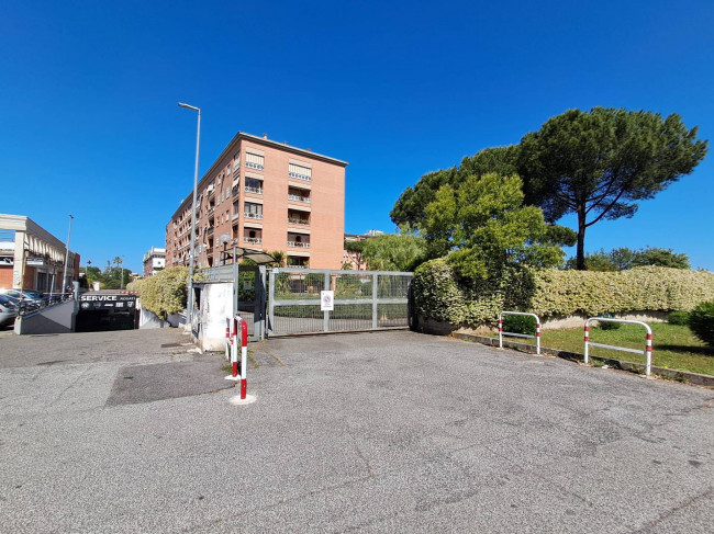 Box o garage in affitto a Roma