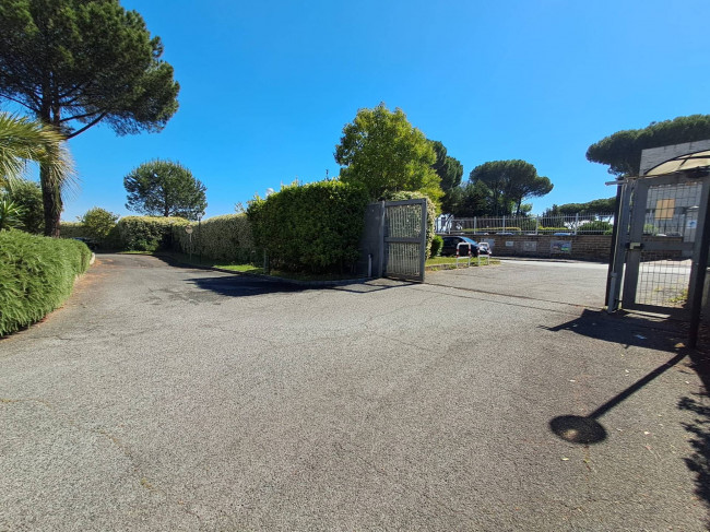Box o garage in affitto a Roma