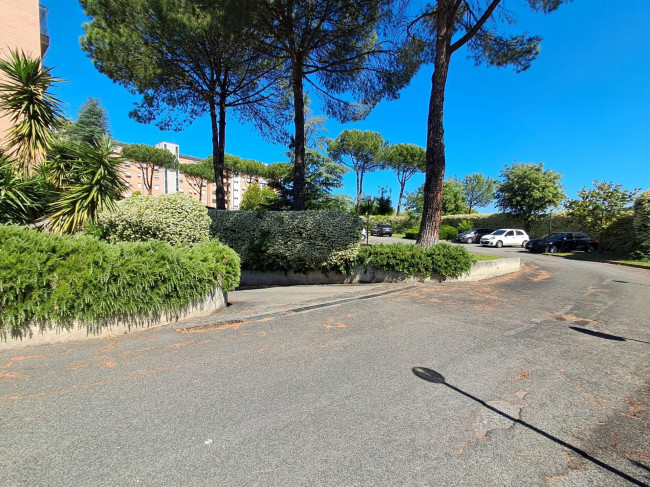 Box o garage in affitto a Roma