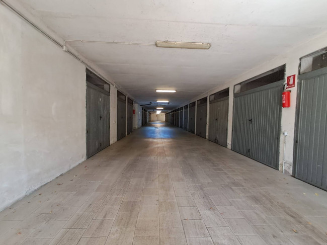 Box o garage in affitto a Roma