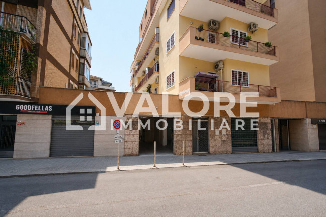 Locale commerciale in affitto a Roma