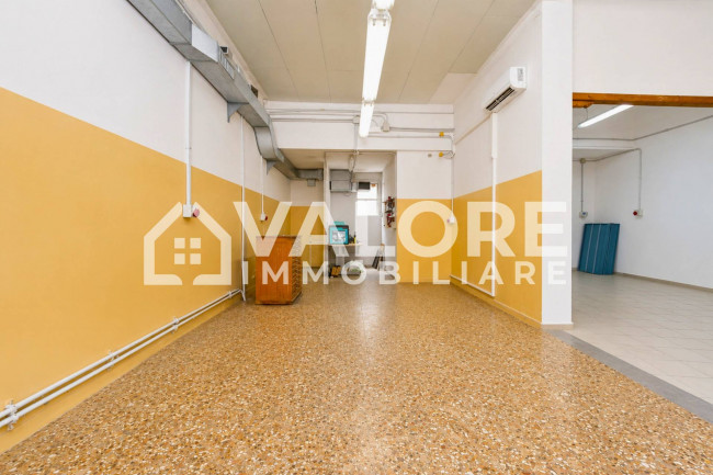 Locale commerciale in affitto a Roma
