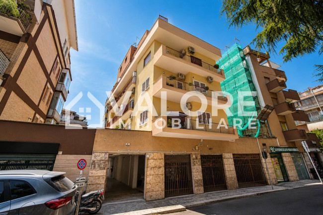 Locale commerciale in affitto a Roma