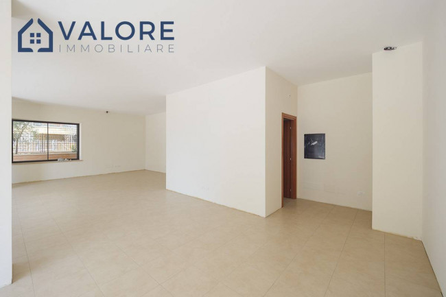 Locale commerciale in affitto a Roma