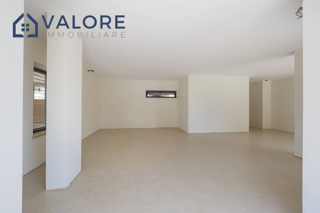 Locale commerciale in affitto a Roma