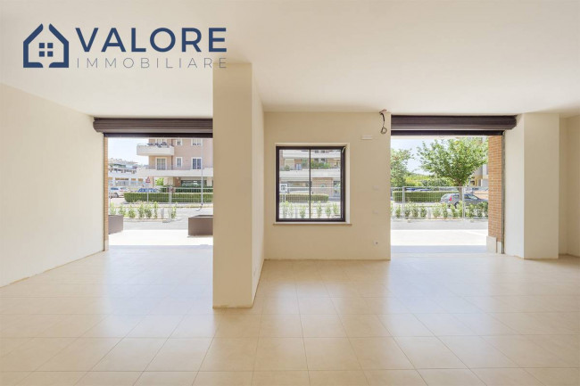 Locale commerciale in affitto a Roma