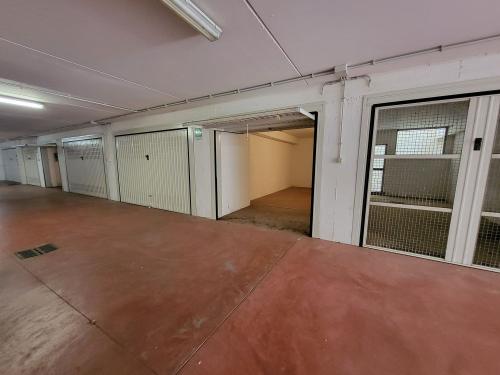 Box o garage in vendita a Roma