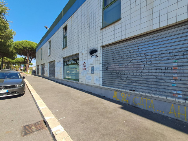 Locale commerciale in affitto a Roma
