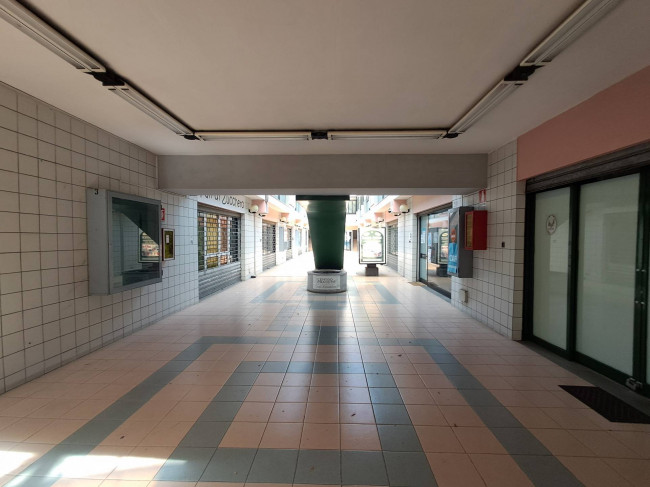 Locale commerciale in affitto a Roma