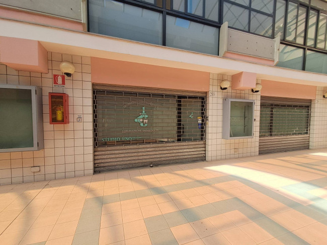 Locale commerciale in affitto a Roma