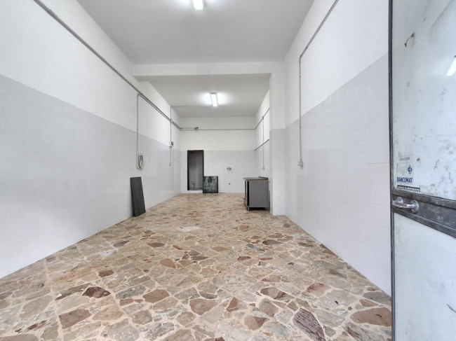 Locale commerciale in affitto a Catania