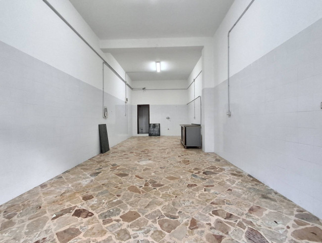 Locale commerciale in affitto a Catania