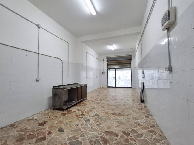 Locale commerciale in affitto a Catania