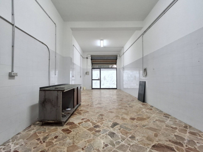 Locale commerciale in affitto a Catania