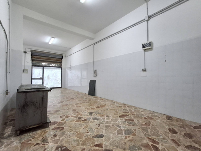 Locale commerciale in affitto a Catania