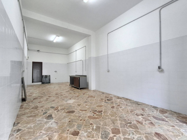 Locale commerciale in affitto a Catania